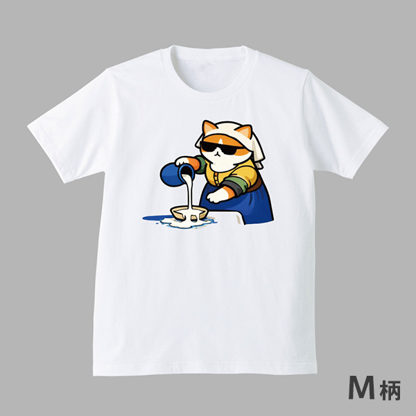 牛乳を注ぐネコ